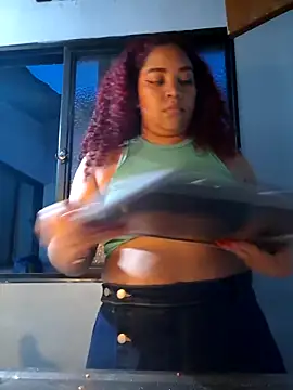 Snapshot of AngelaCoffee chatting on May 2026 11:33:01 PM AngelaCoffee online show from May 2026 11:33:01 PM