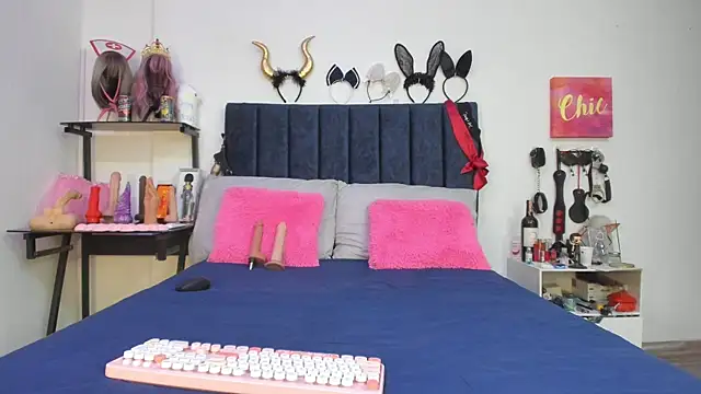 emmily giraldo online show from November 2025 12:59:02 PM