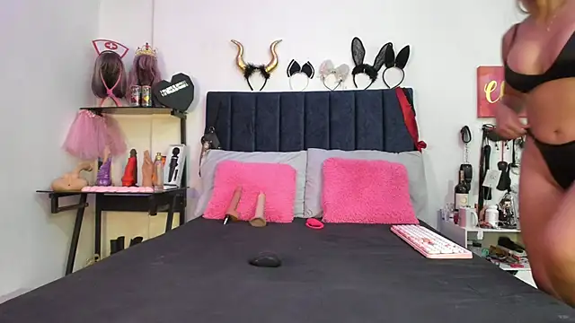 emmily giraldo online show from May 2026 12:56:02 PM