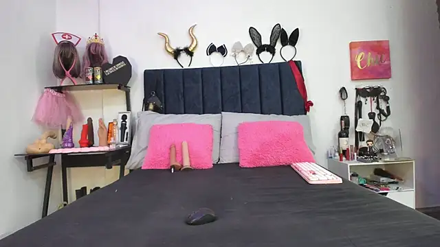 emmily giraldo online show from July 2026 12:52:02 PM