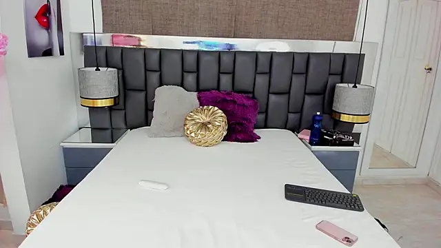 Snapshot of _cat_18 chatting on February 2025 01:59:01 PM cat 18 online show from February 2025 01:59:01 PM