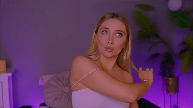 Snapshot of Jessielle chatting on November 2025 02:06:01 PM Jessielle online show from November 2025 02:06:01 PM