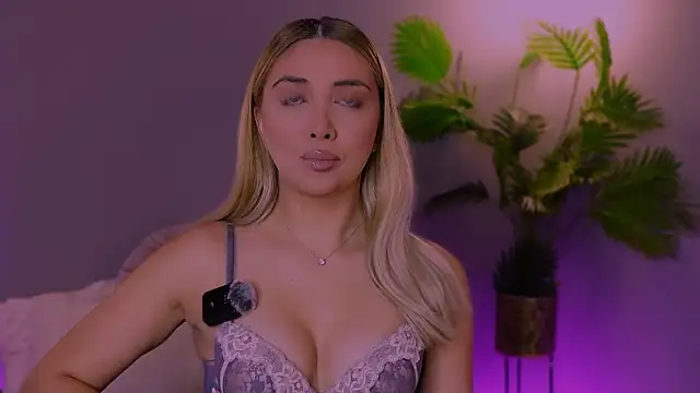 Snapshot of Jessielle chatting on November 2025 08:36:02 AM Jessielle online show from November 2025 08:36:02 AM