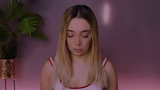 Snapshot of Jessielle chatting on January 2026 07:14:01 AM Jessielle online show from January 2026 07:14:01 AM