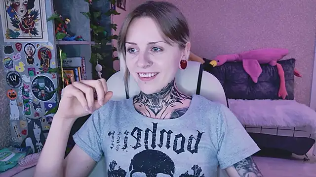 Snapshot of NaniMoore chatting on July 2026 09:33:02 PM NaniMoore online show from July 2026 09:33:02 PM