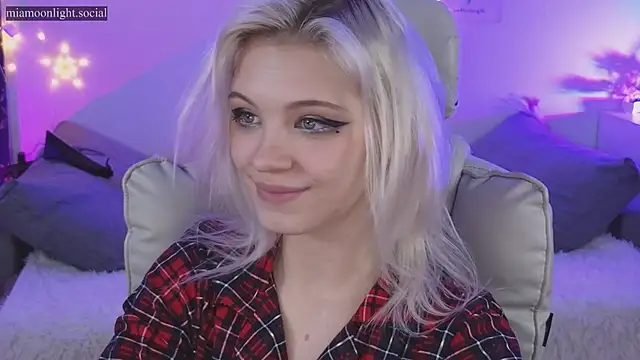 Snapshot of Moonlight_Mia chatting on December 2024 07:31:02 PM Moonlight Mia online show from December 2024 07:31:02 PM