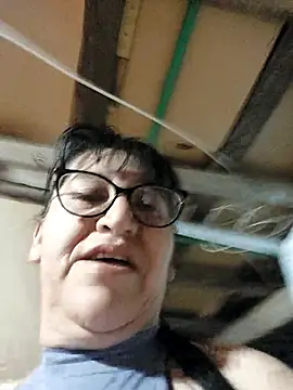 clarita 01 online show from October 2025 10:38:01 AM