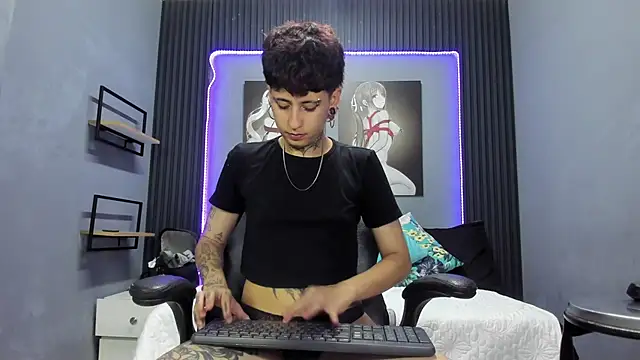 Ethan lennox online show from October 2025 09:01:01 PM