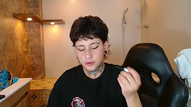 Ethan lennox online show from November 2025 07:57:01 PM