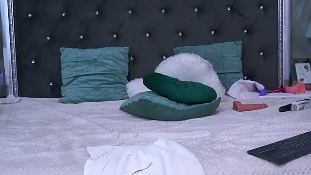 AnneHove online show from December 2024 11:23:02 PM