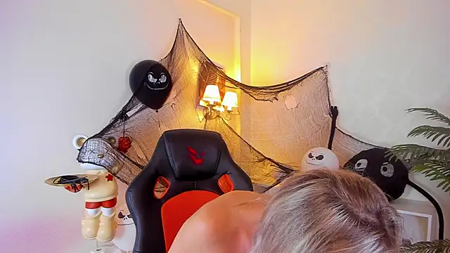 Snapshot of AriFleow chatting on October 2025 11:47:01 AM AriFleow online show from October 2025 11:47:01 AM