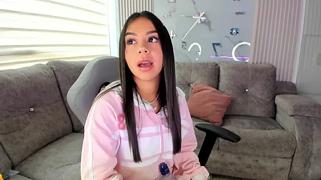 Snapshot of Violet_spencer chatting on March 2025 07:18:01 PM Violet spencer online show from March 2025 07:18:01 PM