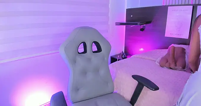 Snapshot of Violet_spencer chatting on October 2025 08:21:02 PM Violet spencer online show from October 2025 08:21:02 PM