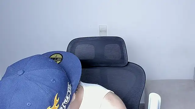 laurent nova online show from December 2025 08:07:02 PM