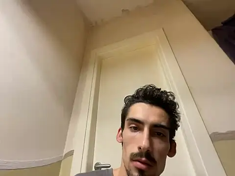 Snapshot of LamponaeFoglia3 chatting on December 2024 04:11:01 PM LamponaeFoglia3 online show from December 2024 04:11:01 PM