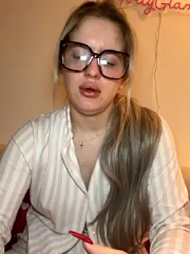 Holly-Glamour online show from February 2026 02:29:02 AM