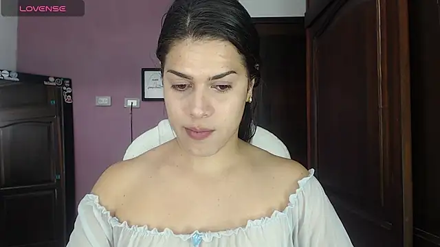 Luciana Ortiz1 online show from December 2024 03:00:02 PM