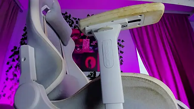 Snapshot of Kate_Burleskk chatting on October 2025 03:35:01 AM Kate Burleskk online show from October 2025 03:35:01 AM