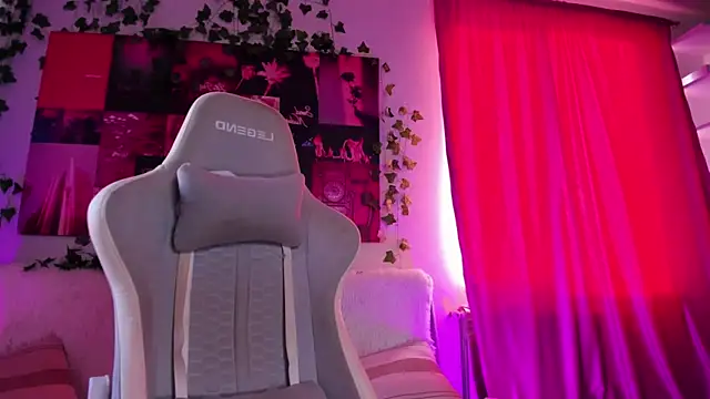 Snapshot of Kate_Burleskk chatting on October 2025 04:20:02 AM Kate Burleskk online show from October 2025 04:20:02 AM