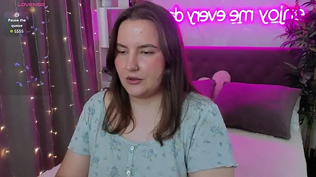 Snapshot of FeralPeach chatting on July 2026 08:39:01 AM FeralPeach online show from July 2026 08:39:01 AM