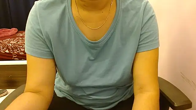 Snapshot of priya__81 chatting on January 2025 06:31:01 PM priya 81 online show from January 2025 06:31:01 PM