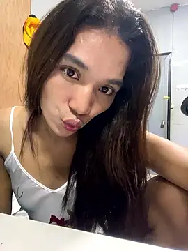 Snapshot of Ur_dreamgurl05 chatting on January 2026 03:48:02 PM Ur dreamgurl05 online show from January 2026 03:48:02 PM