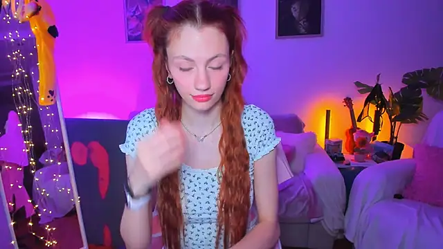 Snapshot of Alyssa_Smitt chatting on October 2025 09:45:01 PM Alyssa Smitt online show from October 2025 09:45:01 PM