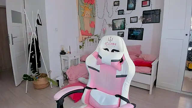 Mia Madden online show from January 2025 05:20:02 AM