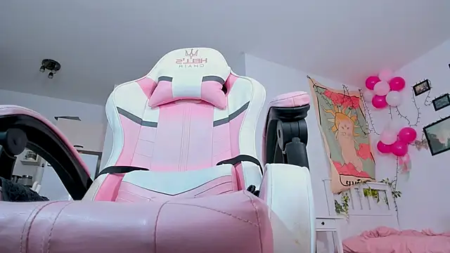 Mia Madden online show from January 2025 05:25:02 AM