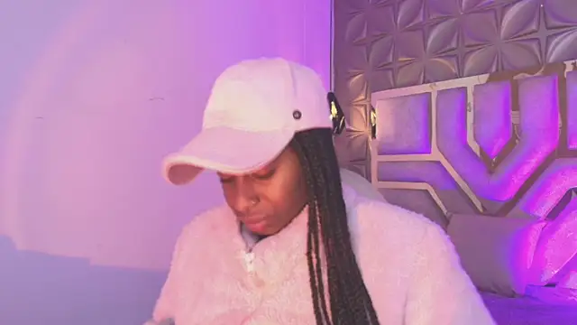 Queen perla  online show from March 2026 12:10:02 PM