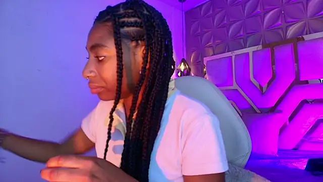 Queen perla  online show from April 2026 01:42:02 PM