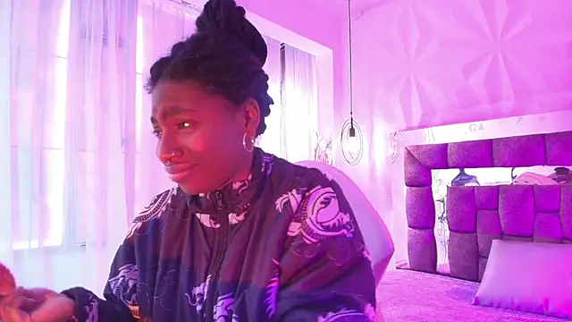 Queen perla  online show from July 2026 08:00:01 PM