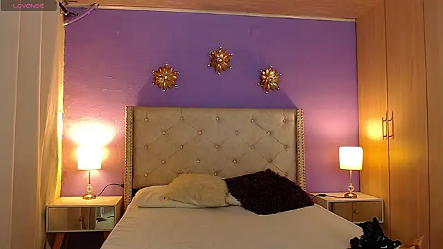 Snapshot of Kim_and_Mia chatting on October 2025 12:46:01 PM Kim and Mia online show from October 2025 12:46:01 PM