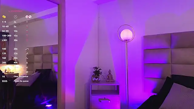 mssjulia online show from January 2025 11:55:01 PM