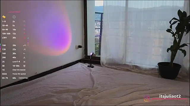 mssjulia online show from September 2025 10:54:01 PM