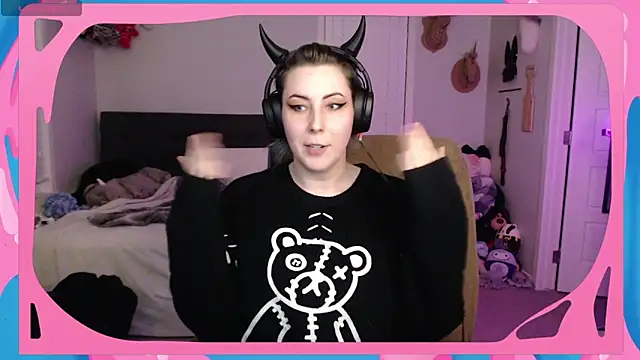 Snapshot of CirqueNoirBlu chatting on October 2025 03:14:02 AM CirqueNoirBlu online show from October 2025 03:14:02 AM