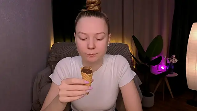 CarolynCohen   online show from February 2025 02:09:02 AM