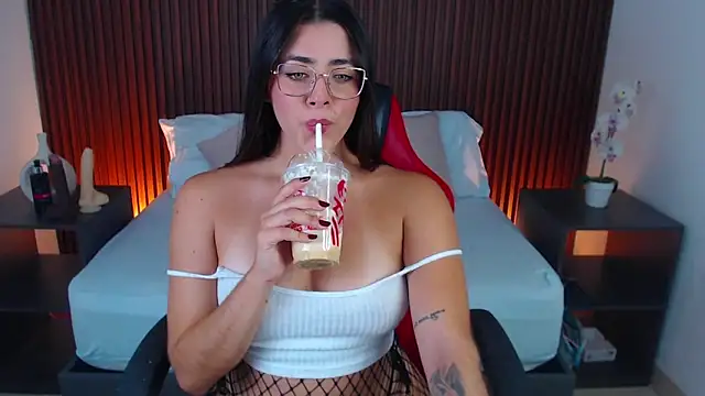 lizowenn  online show from February 2025 04:00:02 PM