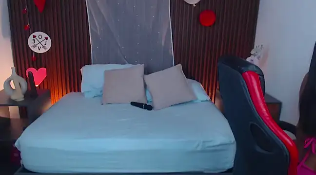 lizowenn  online show from February 2025 12:28:01 PM