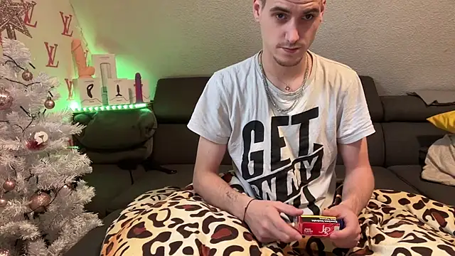 Snapshot of Cookieboy88 chatting on November 2025 08:33:02 AM Cookieboy88 online show from November 2025 08:33:02 AM