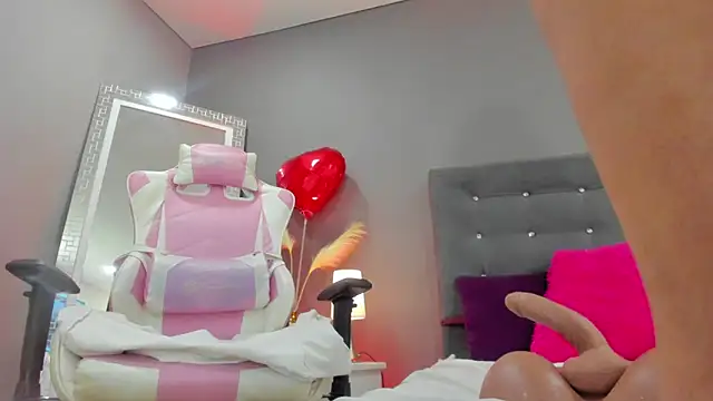 Snapshot of AriaRusso chatting on February 2025 04:14:02 AM AriaRusso online show from February 2025 04:14:02 AM