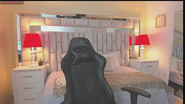 Snapshot of mariiahneedles chatting on December 2024 09:46:01 PM mariiahneedles online show from December 2024 09:46:01 PM