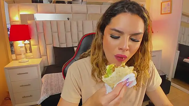 Snapshot of mariiahneedles chatting on February 2025 02:03:02 AM mariiahneedles online show from February 2025 02:03:02 AM