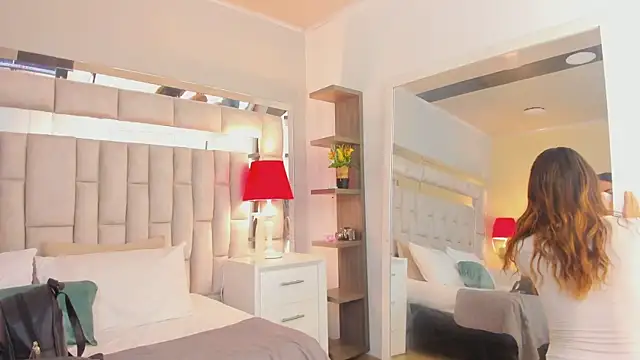 mariiahneedles online show from November 2025 11:48:01 PM