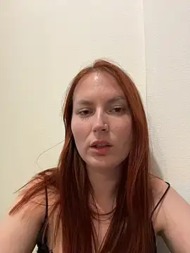 Snapshot of EmmaWarren chatting on October 2025 05:57:01 PM EmmaWarren online show from October 2025 05:57:01 PM