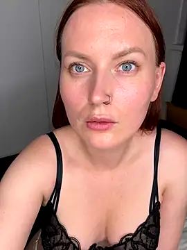 Snapshot of EmmaWarren chatting on October 2025 05:02:02 PM EmmaWarren online show from October 2025 05:02:02 PM