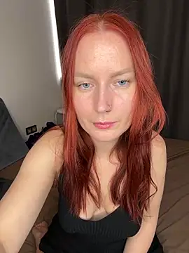 Snapshot of EmmaWarren chatting on February 2026 08:07:01 AM EmmaWarren online show from February 2026 08:07:01 AM