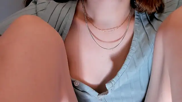 Snapshot of Britney_Ross chatting on March 2025 03:33:01 AM Britney Ross online show from March 2025 03:33:01 AM