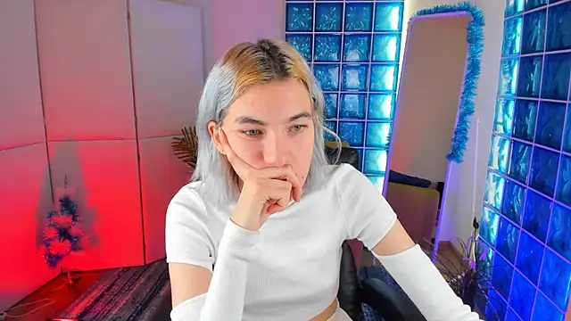 Mia Cheers online show from December 2024 01:44:01 PM