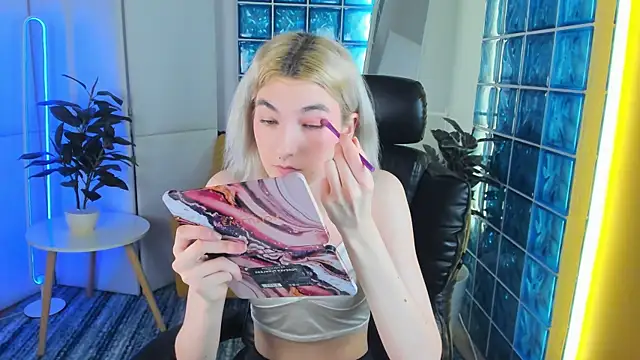 Mia Cheers online show from January 2025 01:42:02 PM